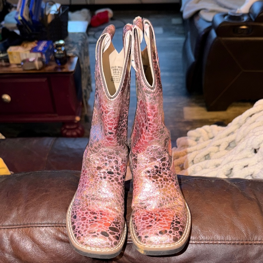Old West Pink Crocodile Pattern Heeled Boots